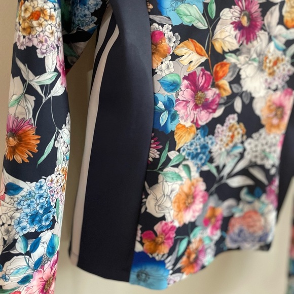 Johnny Was Fall Dance Fitted Athletic Jacket - Blue Floral - Size Small - Picture 8 of 13